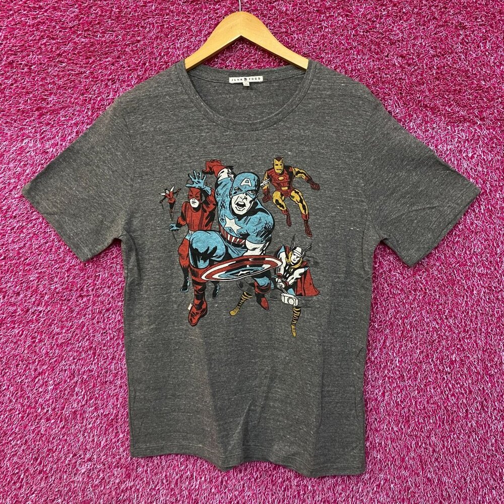 Marvel Avengers Comic Book Style Tshirt size medium